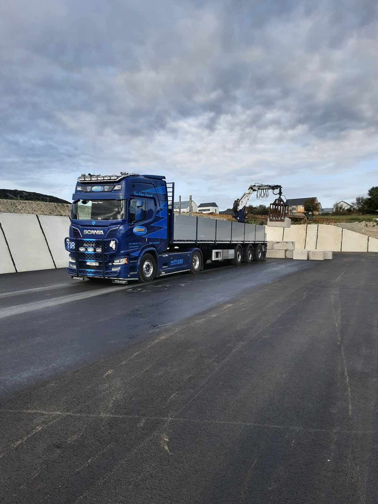 Remorque-grue Witrans en action - levage et transport exceptionnel Bastogne